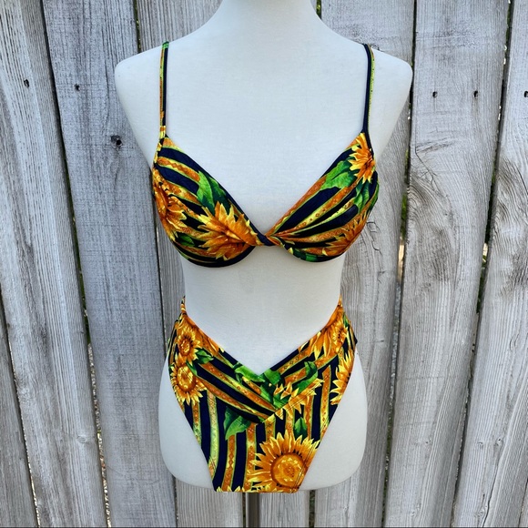 Vintage sunflower bikini - Picture 6 of 7